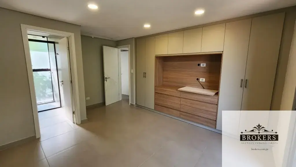 3-Bedroom House for Sale in Primer Barrio, Luque - Image 10