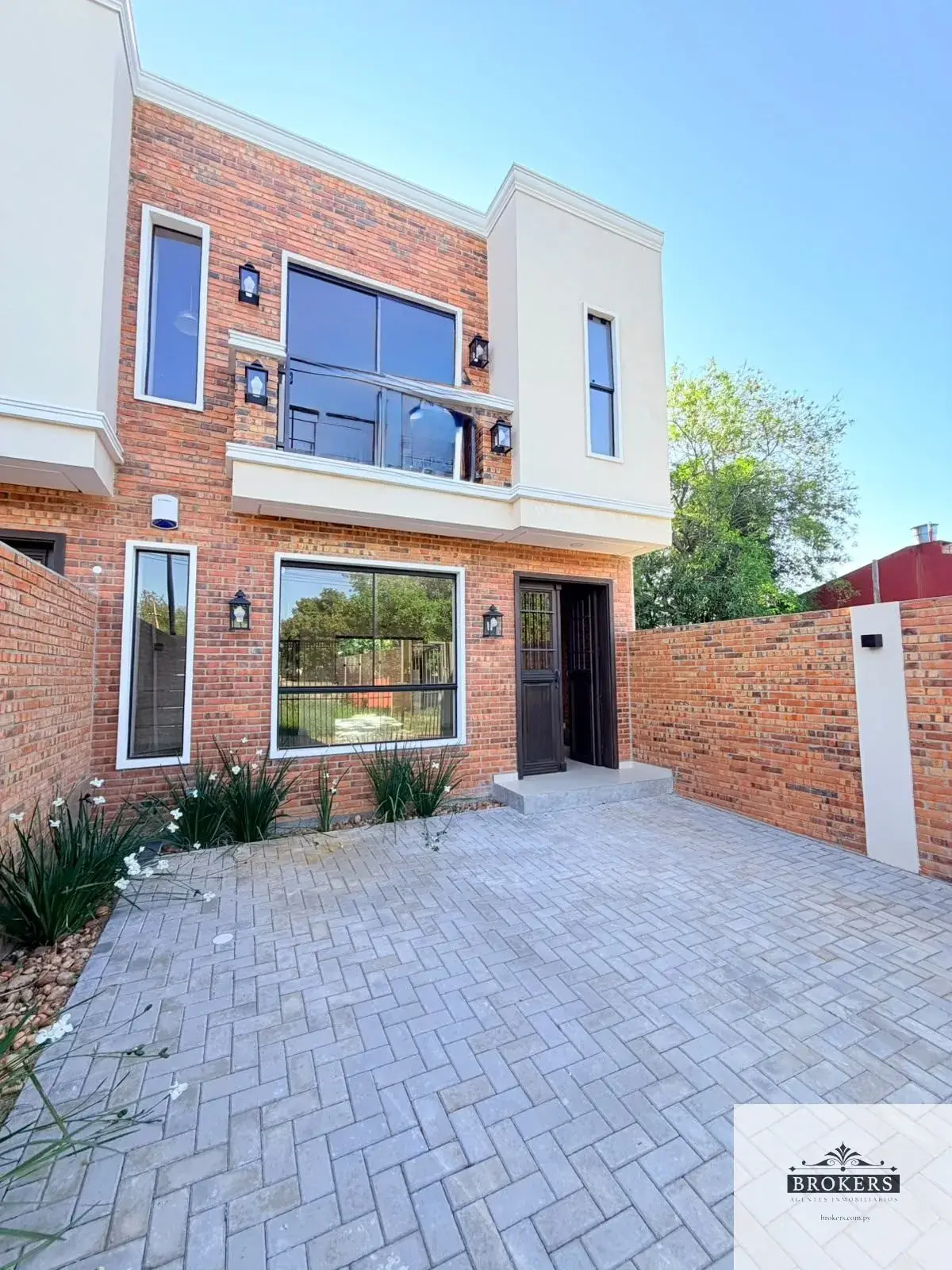 Casa de 3 dormitorios en Venta en Primer Barrio, Luque - Image 2