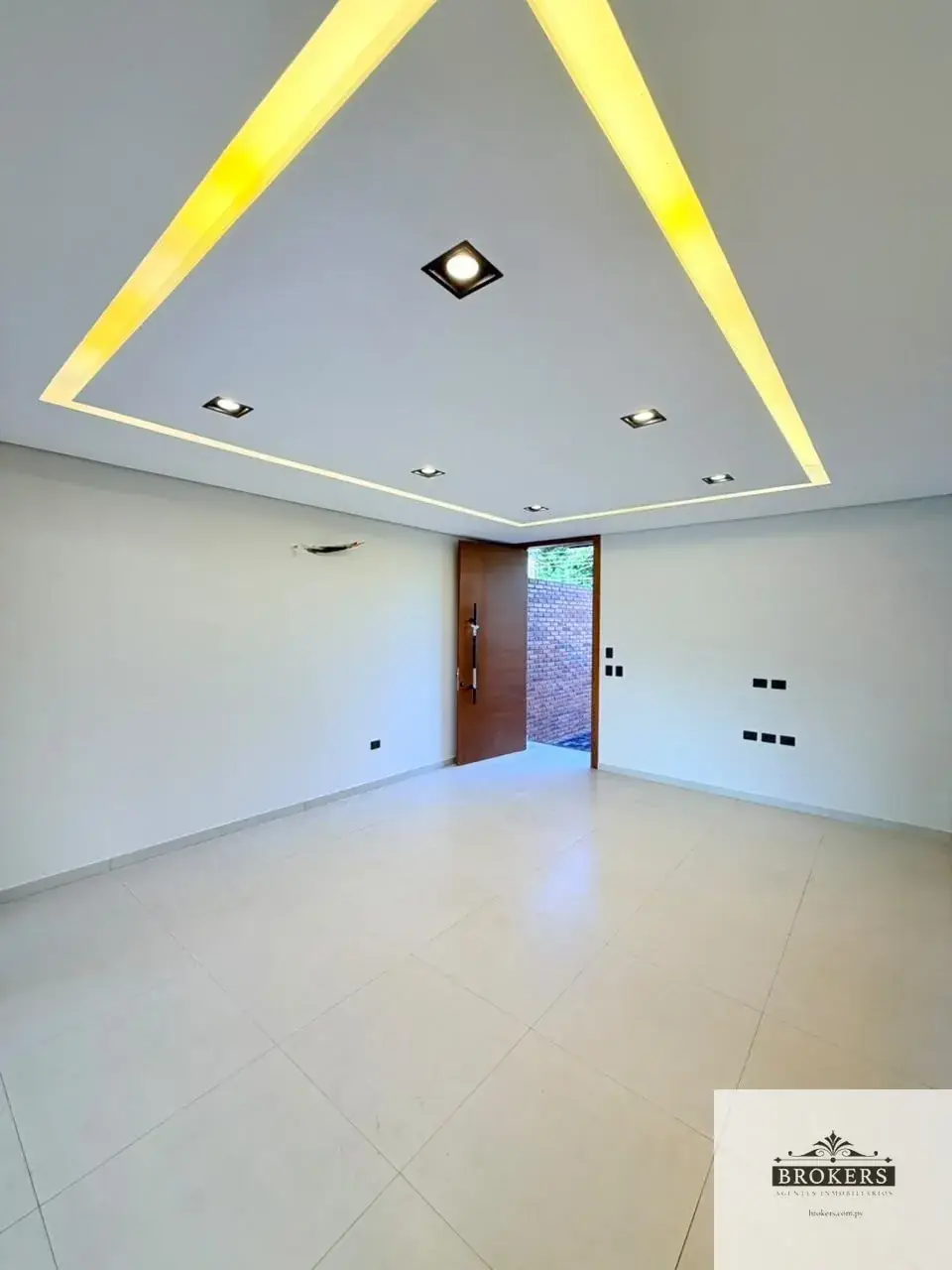 Casa de 3 dormitorios en Venta en Loma Merlo, Luque - Image 4