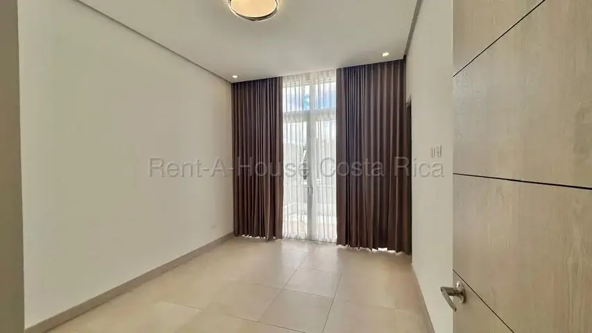 3-Bedroom House, 192m², for Rent in Heredia - Image 6