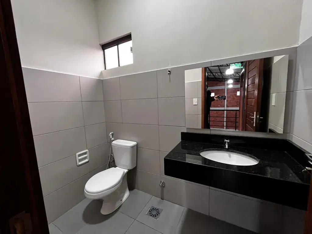 Local Comercial de 400m² en Venta en Defensores del Chaco, Mariano Roque Alonso - Image 7
