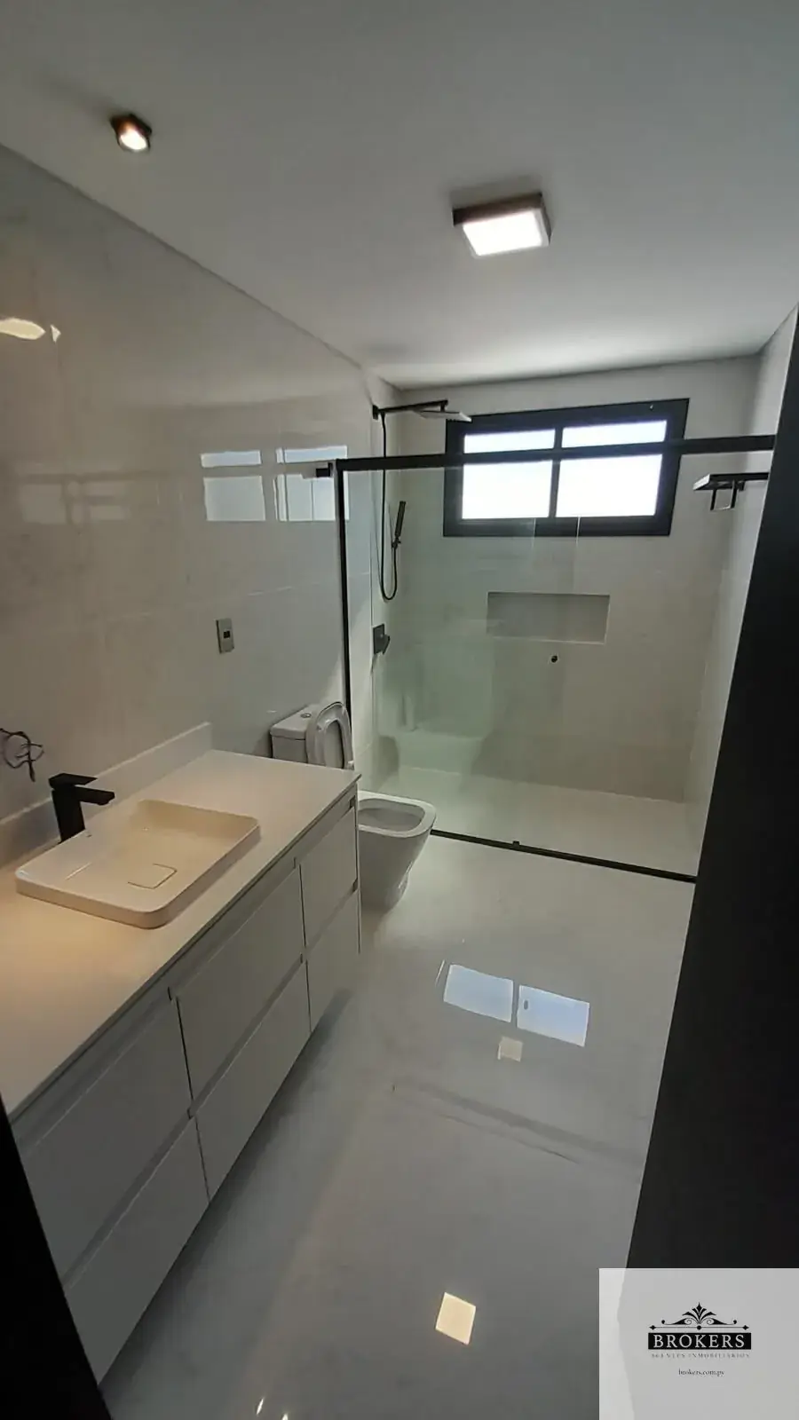Casa de 3 dormitórios para Aluguel em Madame Lynch, Assunção - Image 16