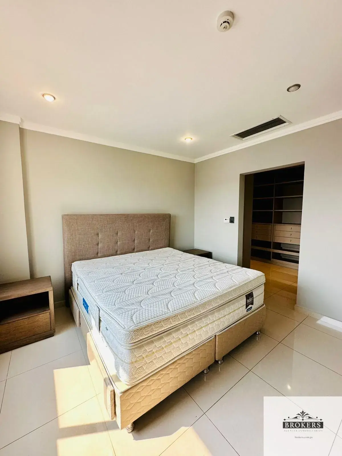 Apartamento de 2 quartos à venda em Carmelitas, Assunção - Image 10