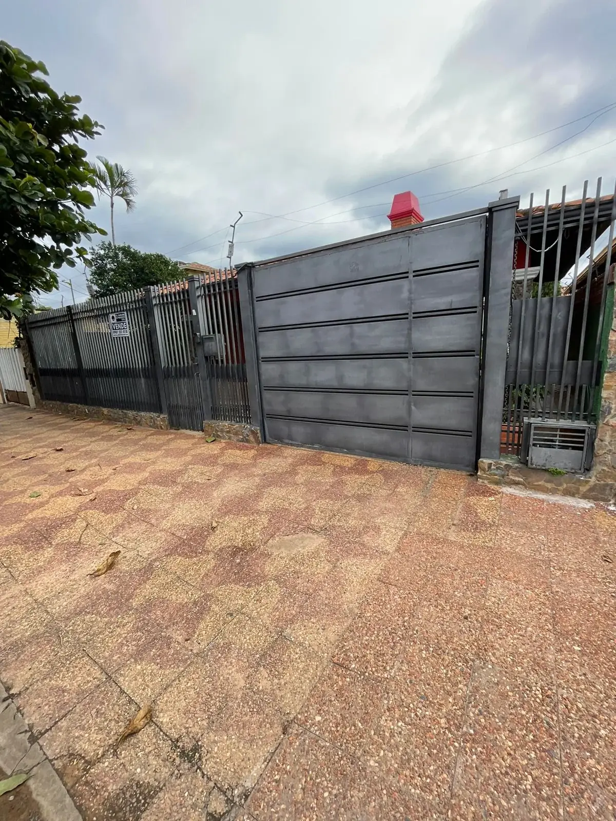 OFERTA! AMPLIA CASA EN BARRIO SANTA MARÍA - Z/ FRIGORÍFICO GUARANÍ - Image 3