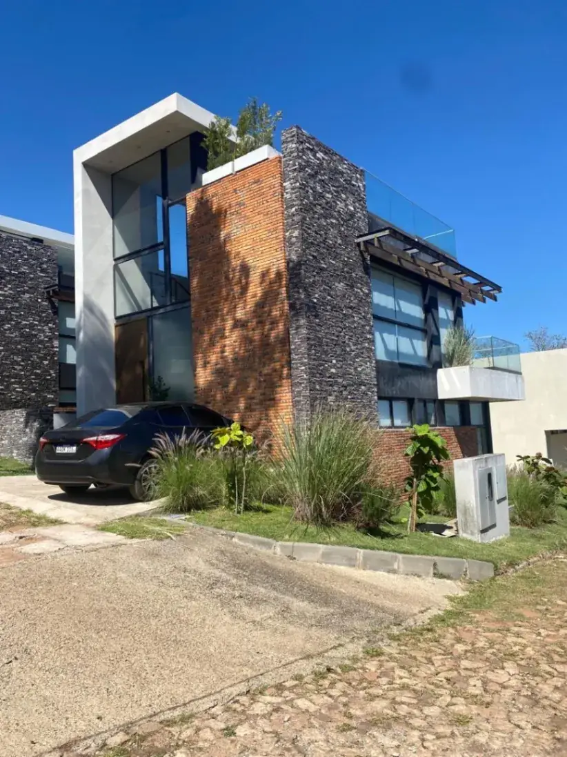 Casa de 3 dormitorios en Venta en San Bernardino - Image 3