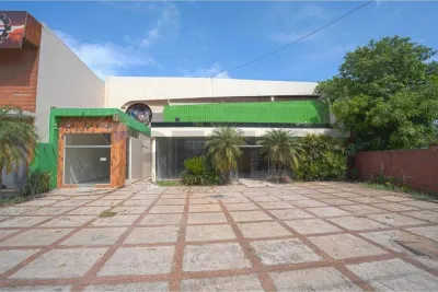 Local Comercial de 1,335m² en Alquiler en Recoleta, Asunción
