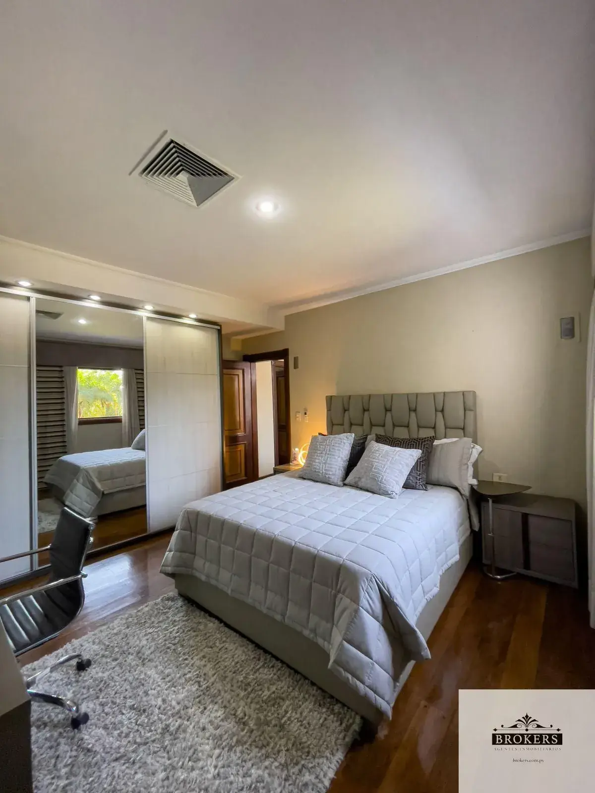 Casa de 4 dormitorios en Venta en Ycuá Satí, Asunción - Image 19