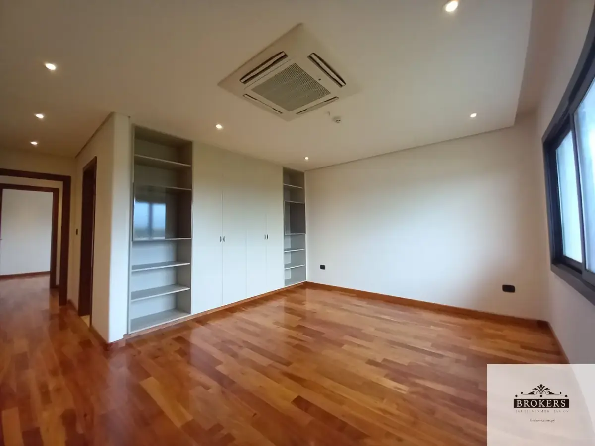 Departamento de 2 dormitorios en Venta en Madame Lynch, Asunción - Image 9