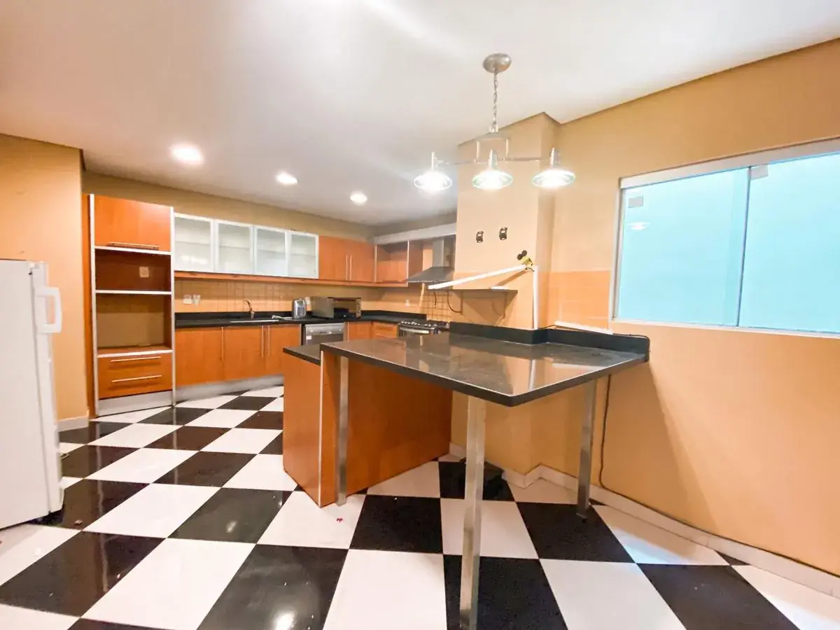 Casa de 4 dormitorios en Venta en Asunción - Image 9