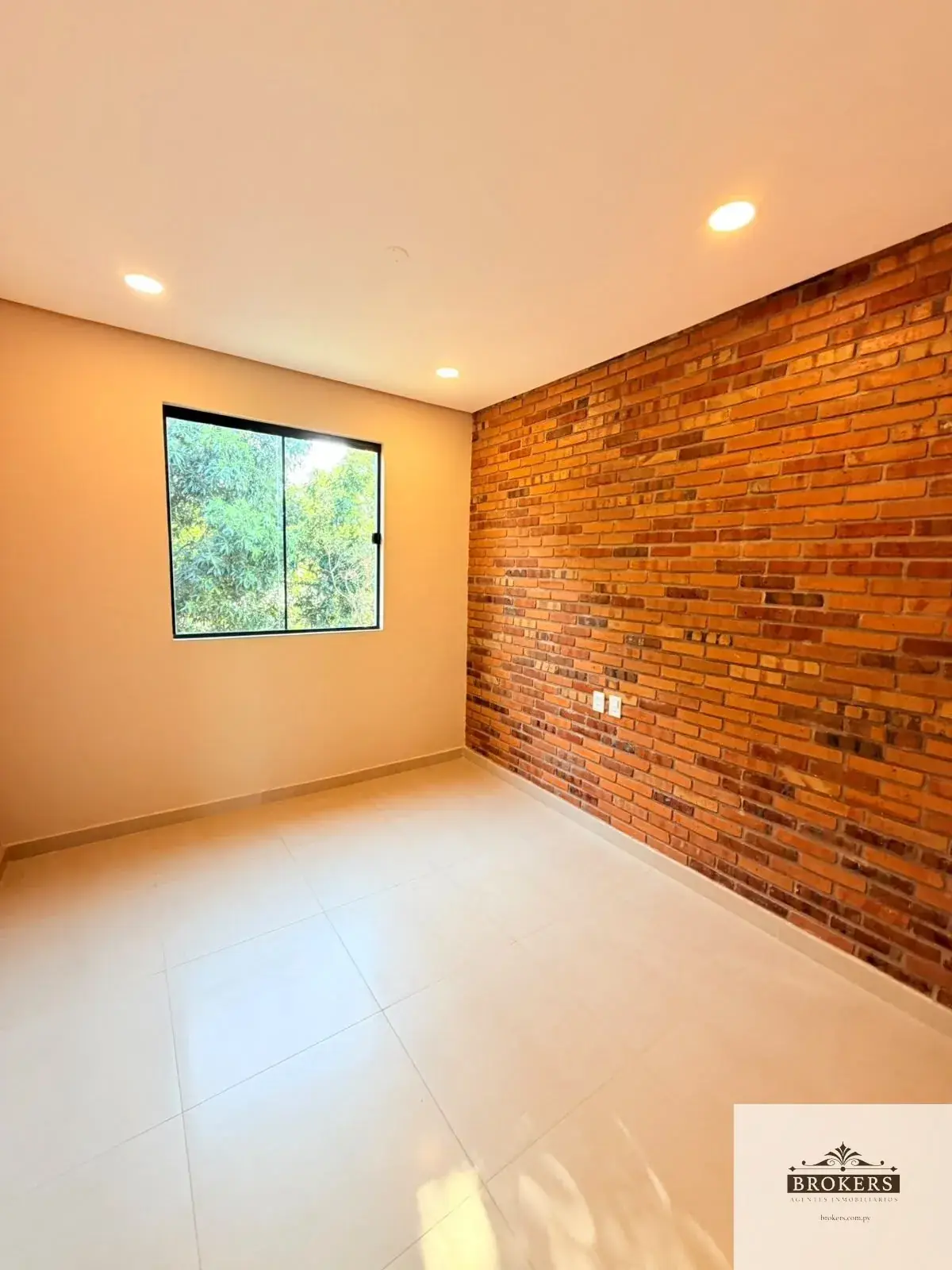 Casa de 3 dormitorios en Venta en Primer Barrio, Luque - Image 12