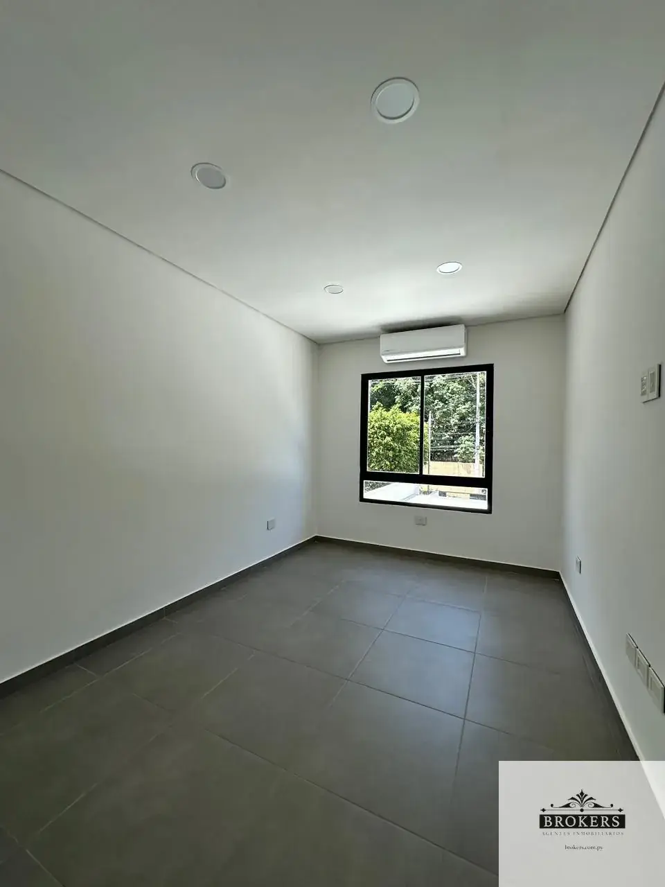 Casa de 3 dormitorios en Venta en Primer Barrio, Luque - Image 5