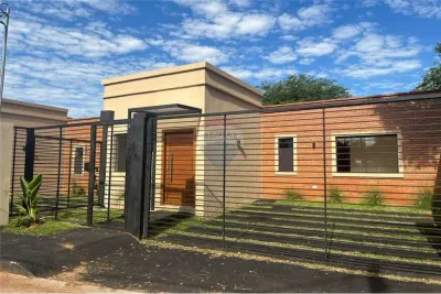 2-Bedroom House for Sale in Capiatá