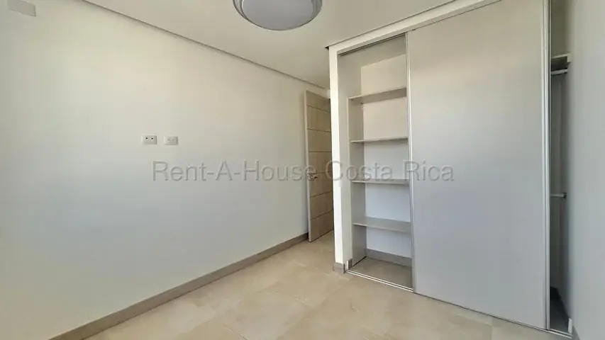 3-Bedroom House, 192m², for Rent in Heredia - Image 9