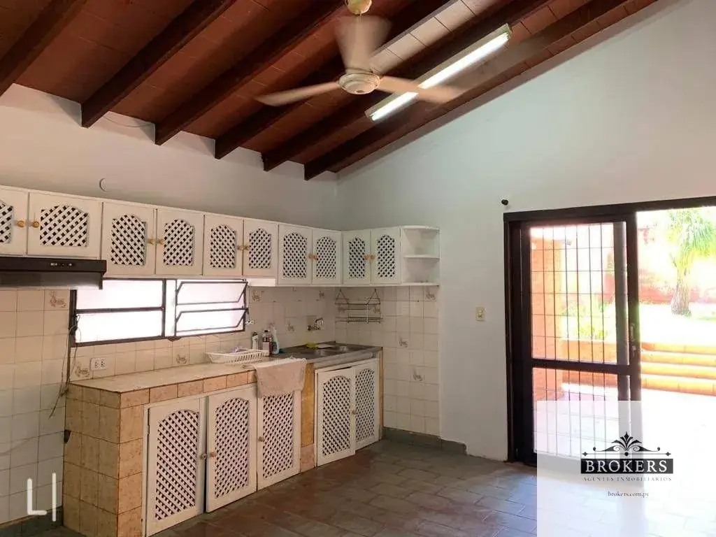 3-Bedroom House for Sale in Recoleta, Asunción - Image 12