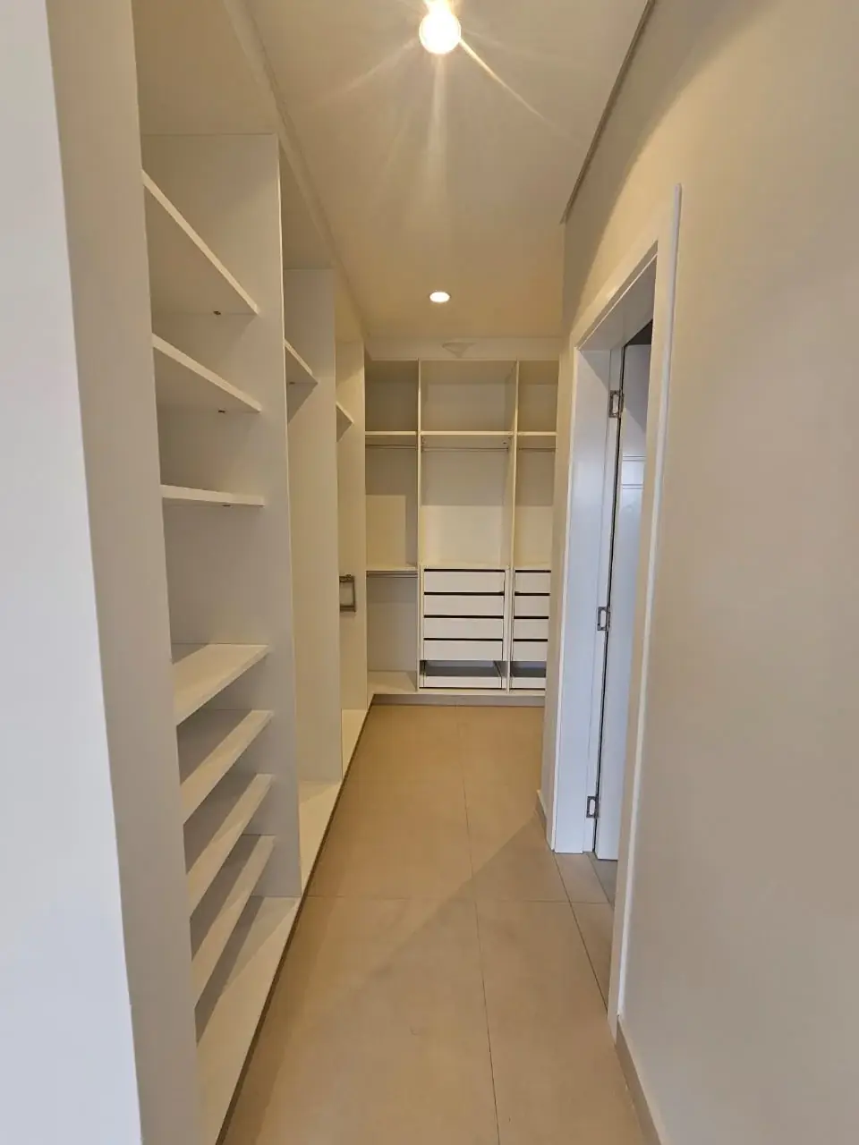 EN VENTA - Duplex con 3 dormitirios en suite . Barrio Ycua Sati - Image 12