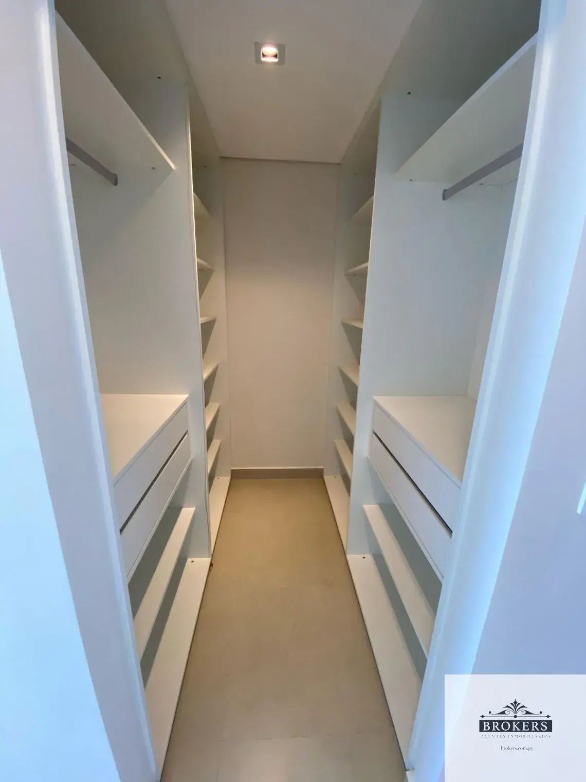 Apartamento de 2 dormitórios à Venda em Madame Lynch, Assunção - Image 14