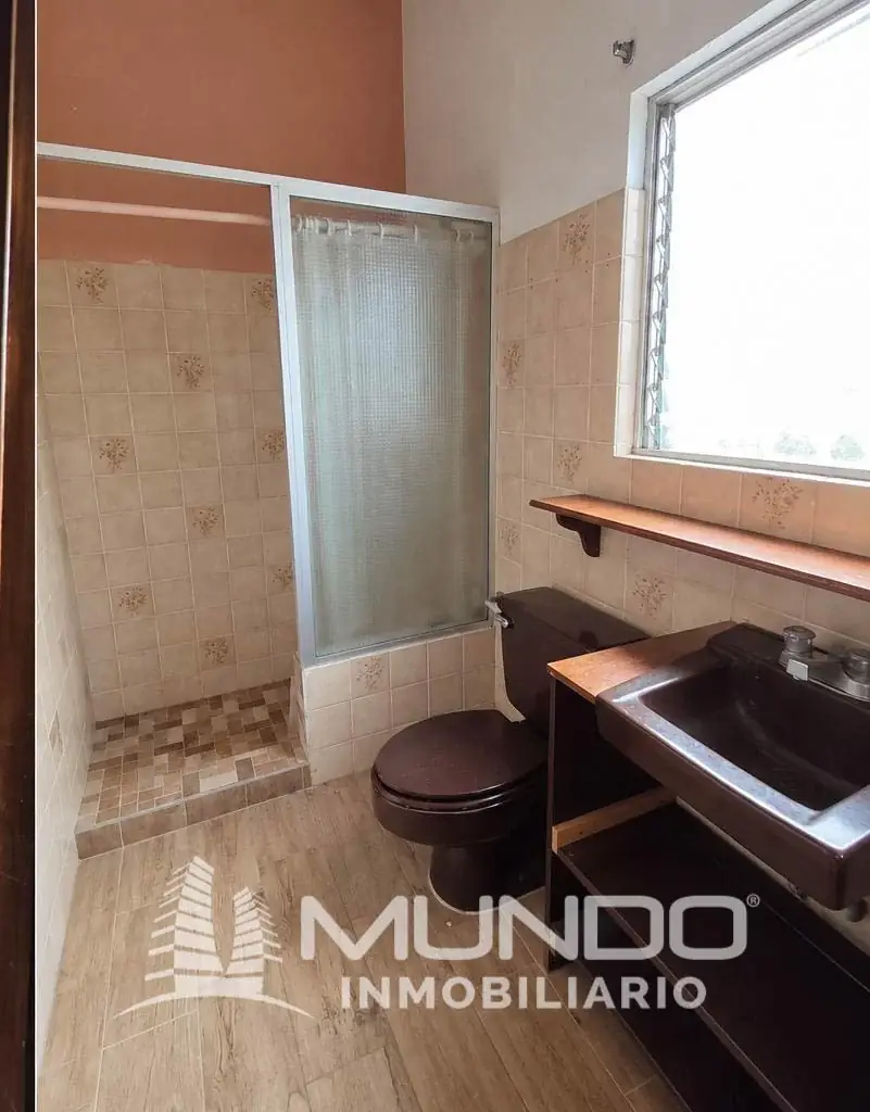 Casa de 4 dormitorios, 350m², en Venta en Zona 17, Ciudad de Guatemala - Image 2