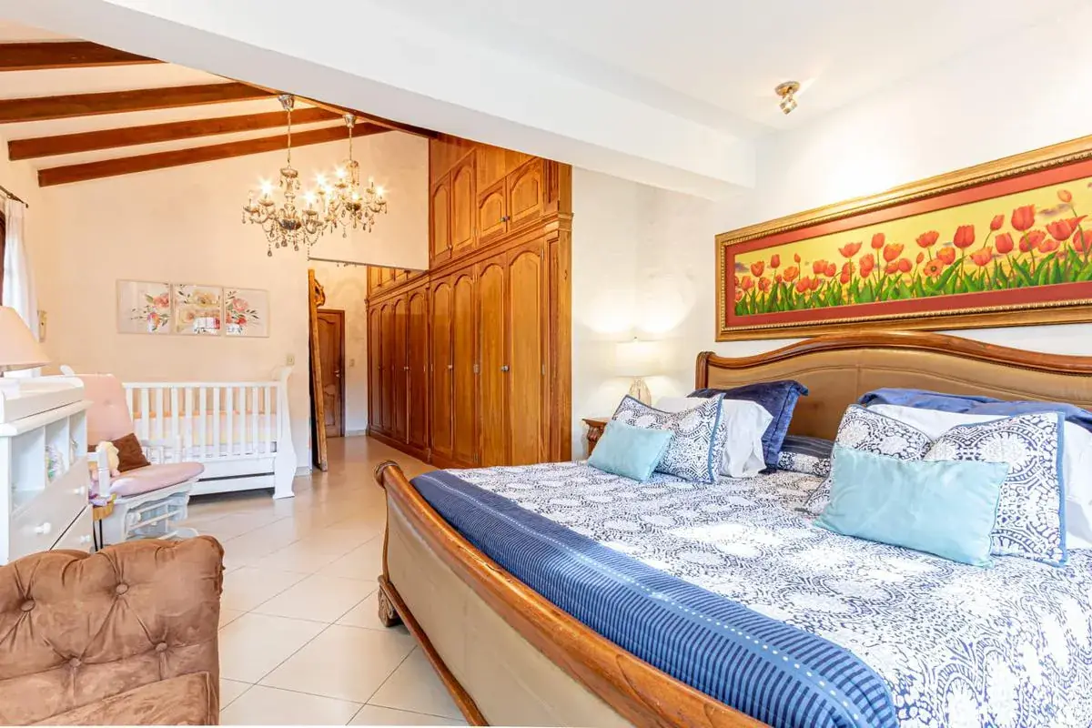 4-Bedroom House for Sale in Carmelitas, Asunción - Image 6