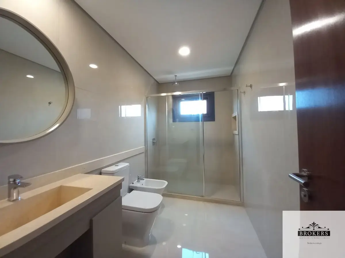 Departamento de 2 dormitorios en Venta en Madame Lynch, Asunción - Image 11