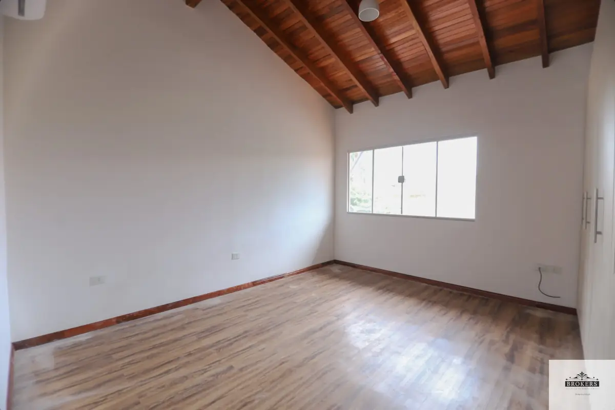 Casa de 3 dormitorios en Alquiler en Recoleta, Asunción - Image 12