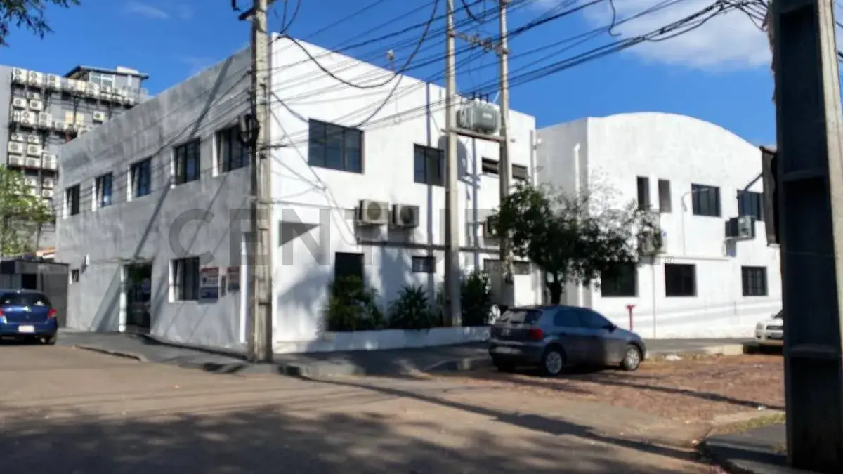 Espaço Comercial de 1.000m² à Venda em Tres Bocas, Fernando de la Mora