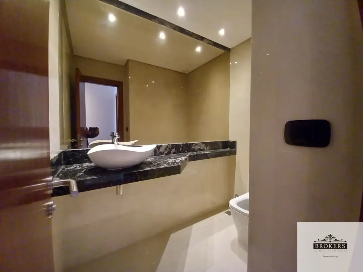 Departamento de 2 dormitorios en Venta en Madame Lynch, Asunción - Image 8