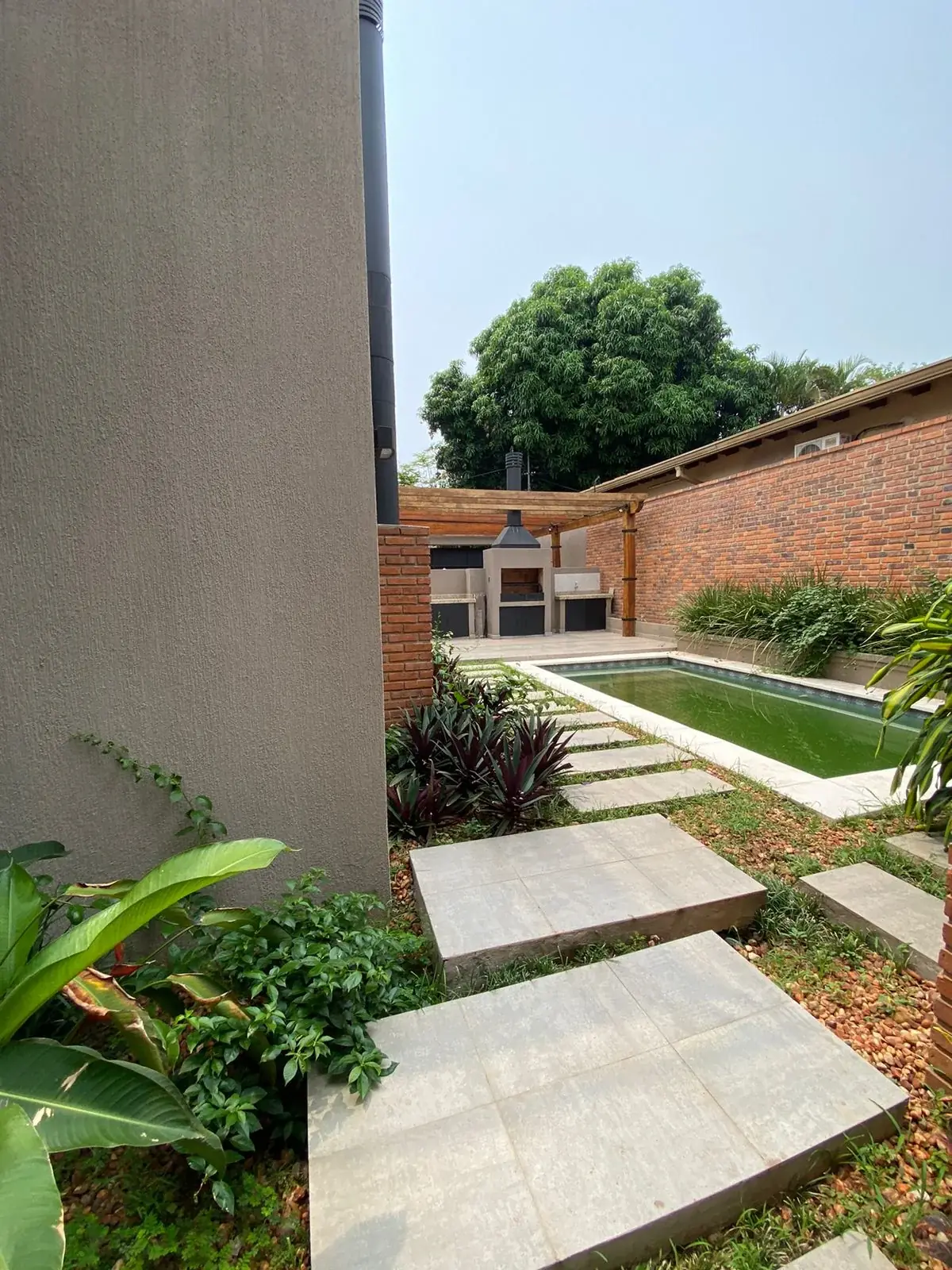 Gran residencia con iluminación natural en Mburucuyá - Image 15