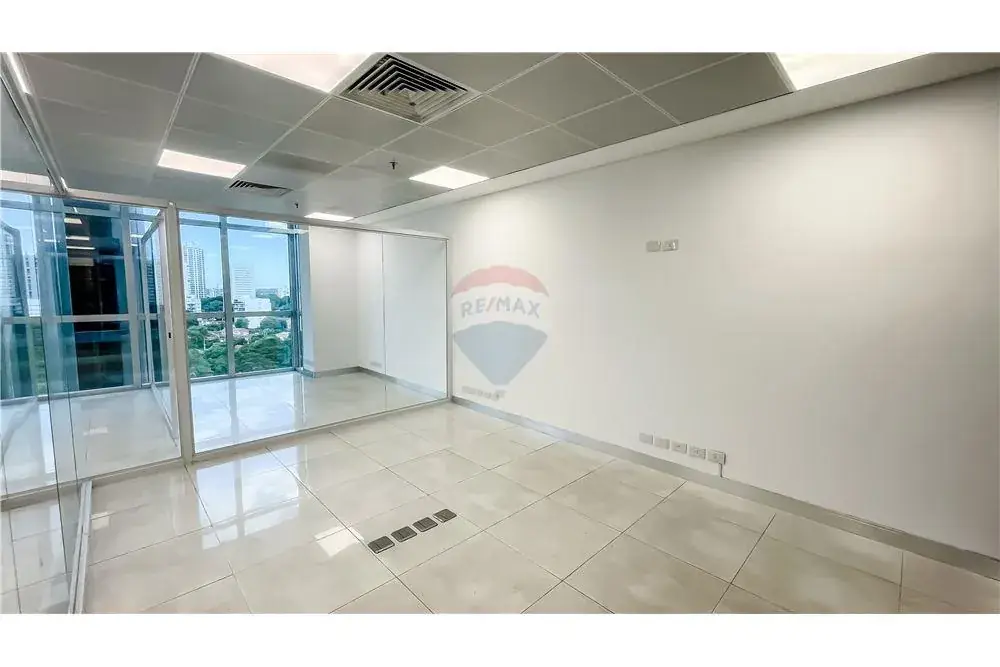 Espaço Comercial de 80m² à Venda em Las Lomas (Carmelitas), Assunção - Image 13