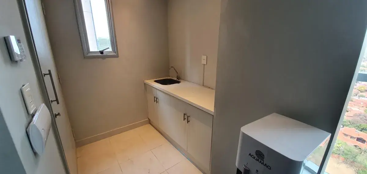 Local Comercial de 94m² en Venta en Ycuá Satí, Asunción - Image 5