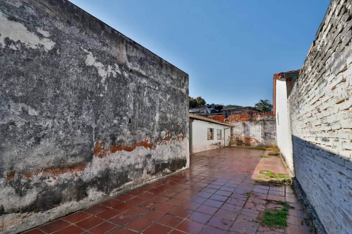 Oportunidad de Inversión: Amplio Terreno con construcción - Image 6