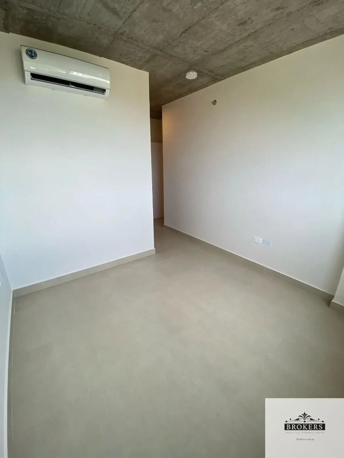 Apartamento de 2 dormitórios à Venda em Madame Lynch, Assunção - Image 5