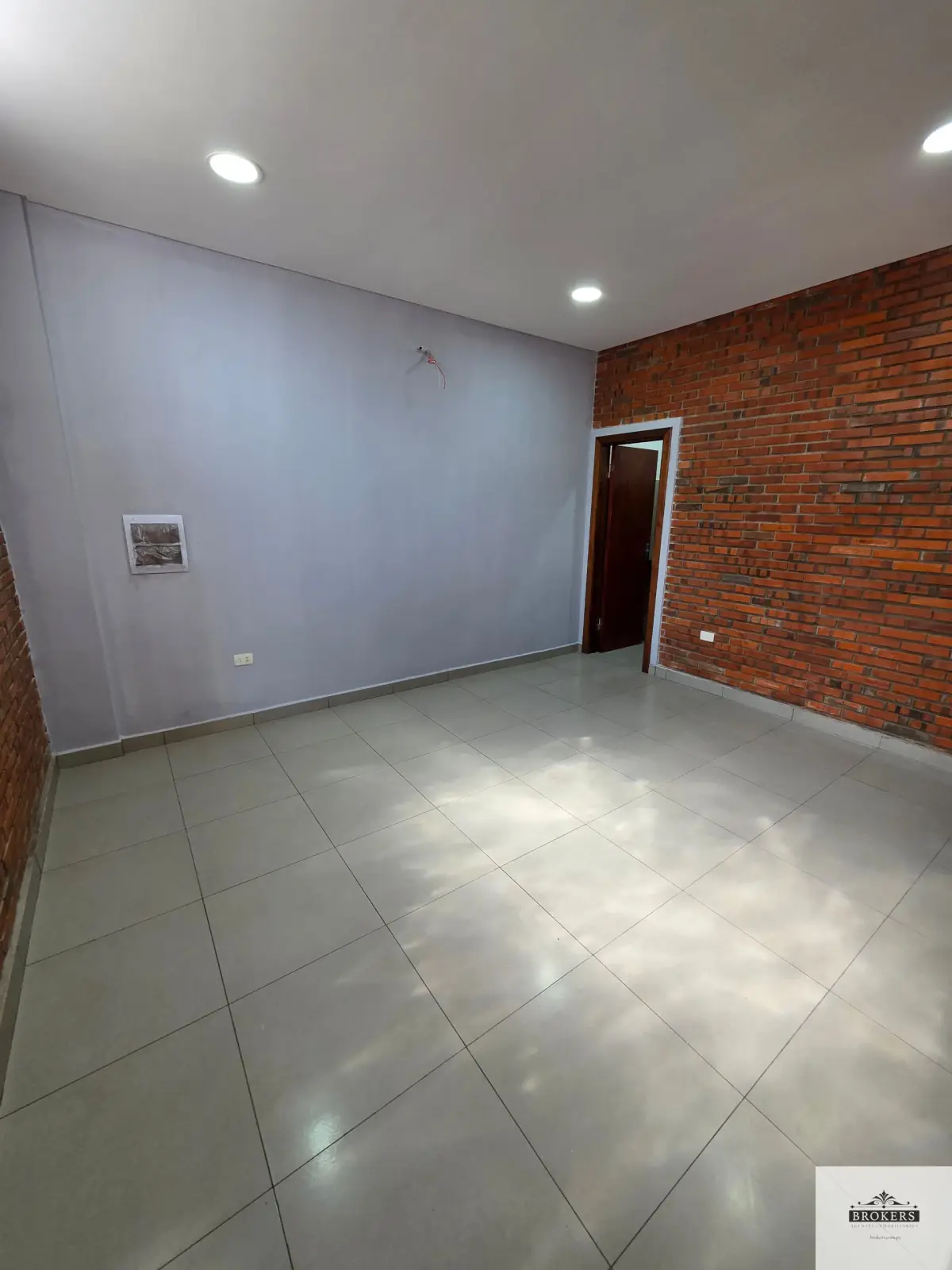 Espaço Comercial de 360m² para Aluguel em San Ramon, Mariano Roque Alonso - Image 11