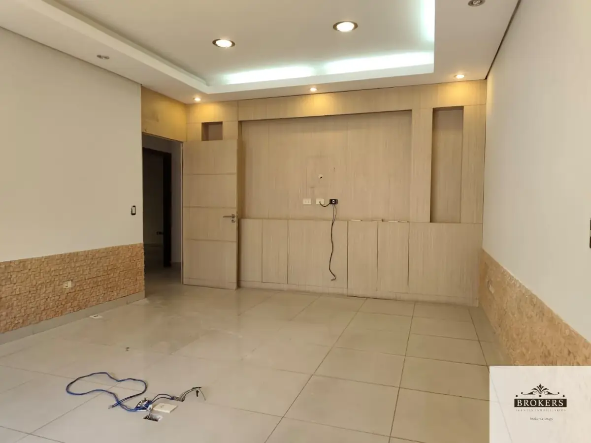 Casa de 8 dormitorios en Venta en Recoleta, Asunción - Image 9
