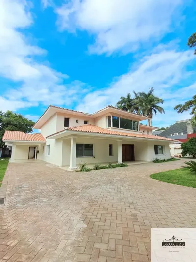 Casa de 4 dormitorios en Alquiler en Mariscal Estigarribia, Asunción