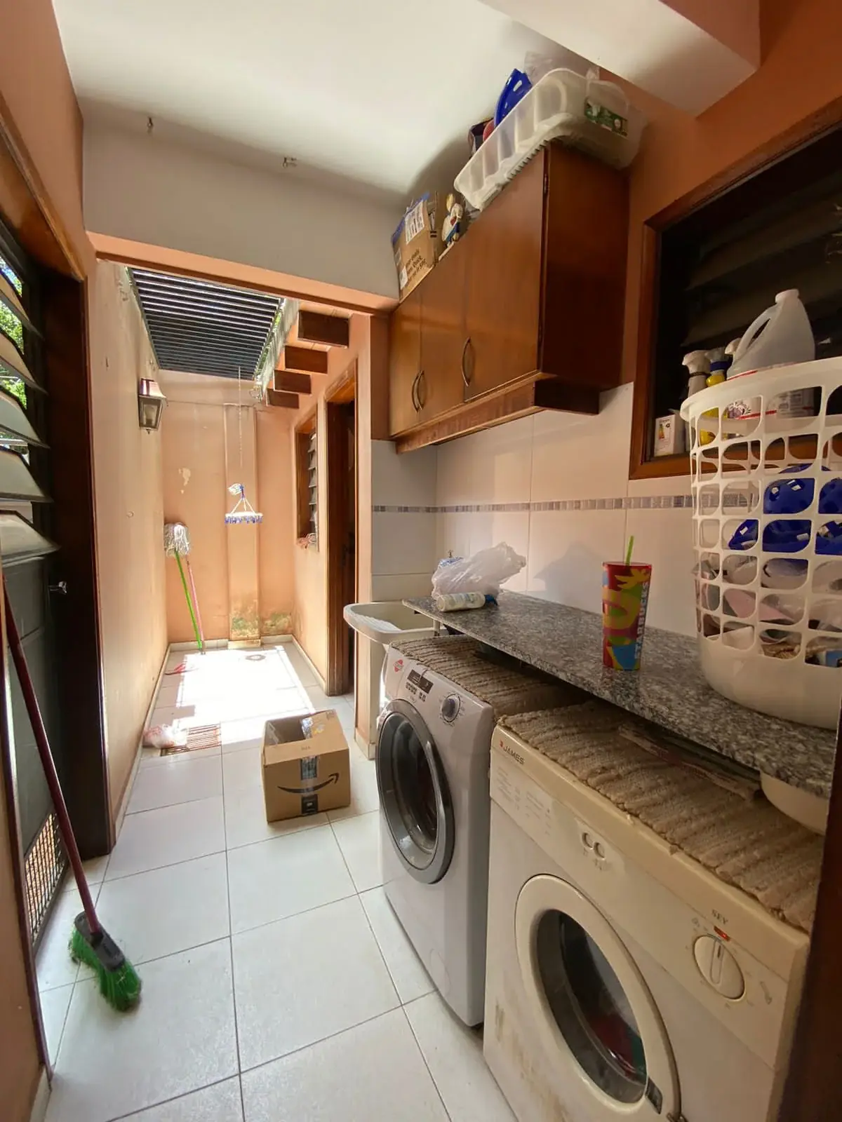 Vendo amplia casa con 3 habitaciones en suite Barrio Las Mercedes - Image 5