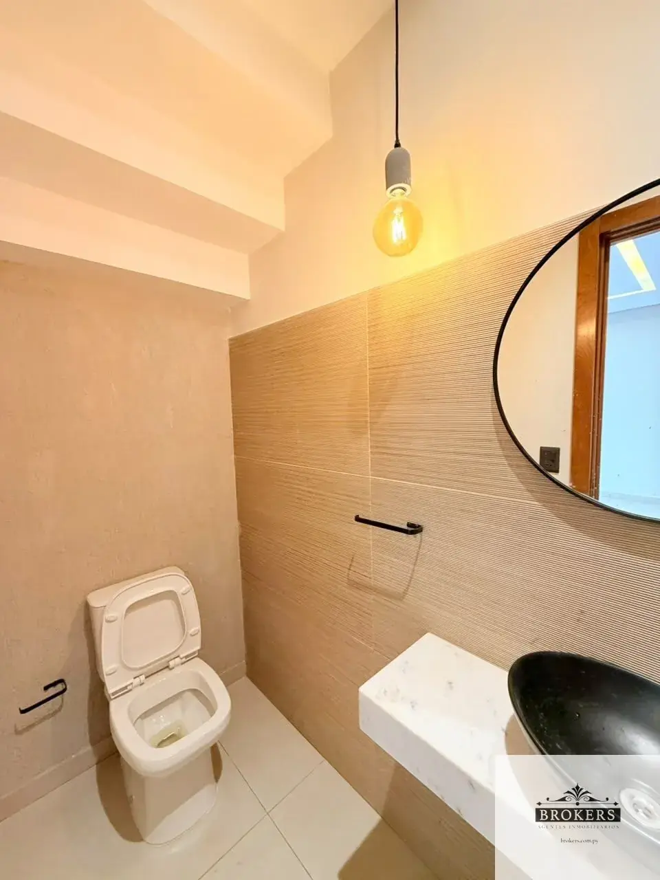 Casa de 3 dormitorios en Venta en Loma Merlo, Luque - Image 5