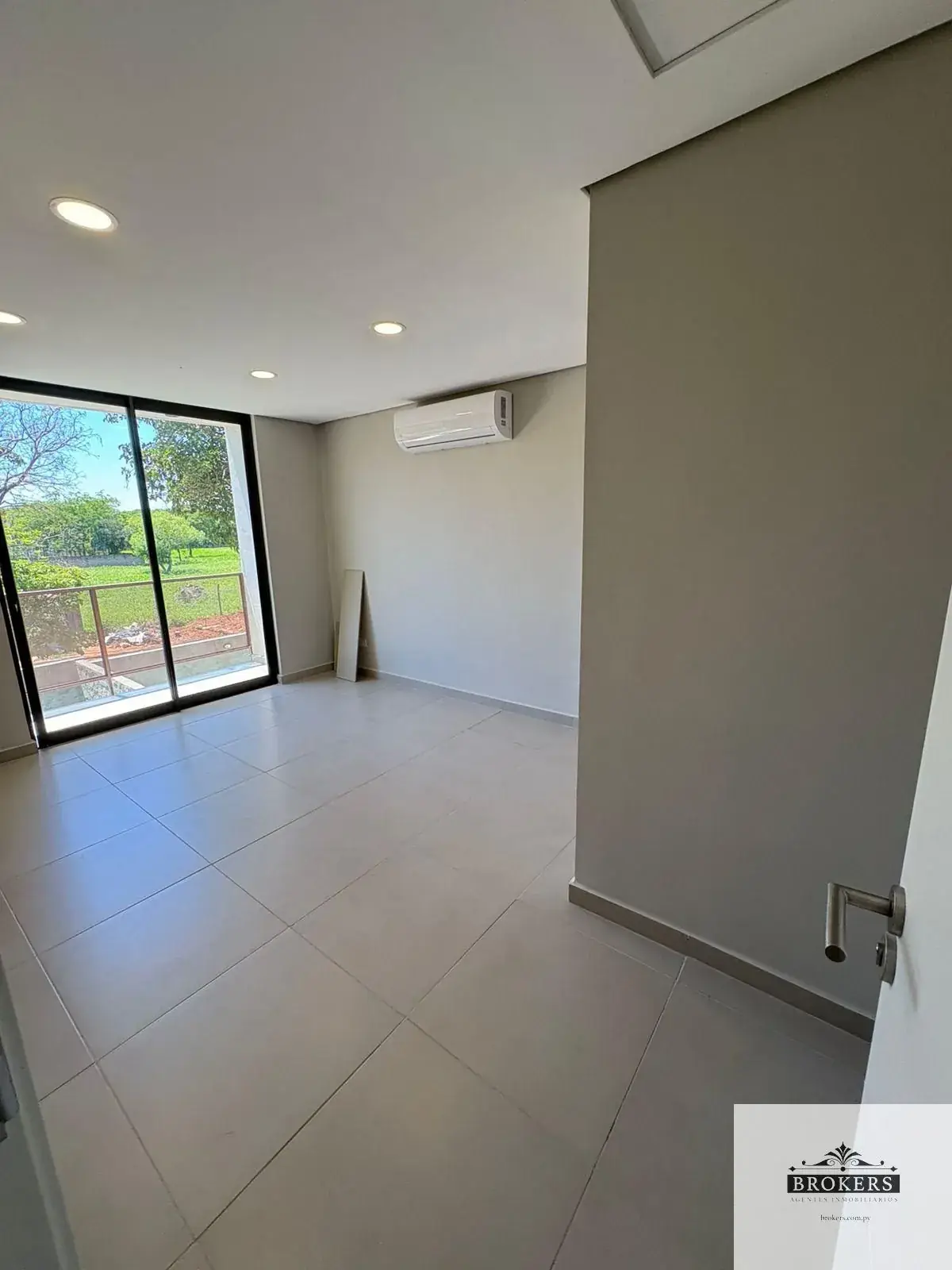 Casa de 3 quartos à Venda em Primer Barrio, Luque - Image 11