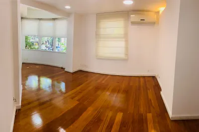 3-Bedroom Apartment on Rua Joao Lira 209, 112m², for Sale in Leblon, Rio de Janeiro