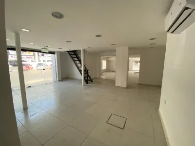 Local Comercial de 190m² en Venta en Recoleta, Asunción