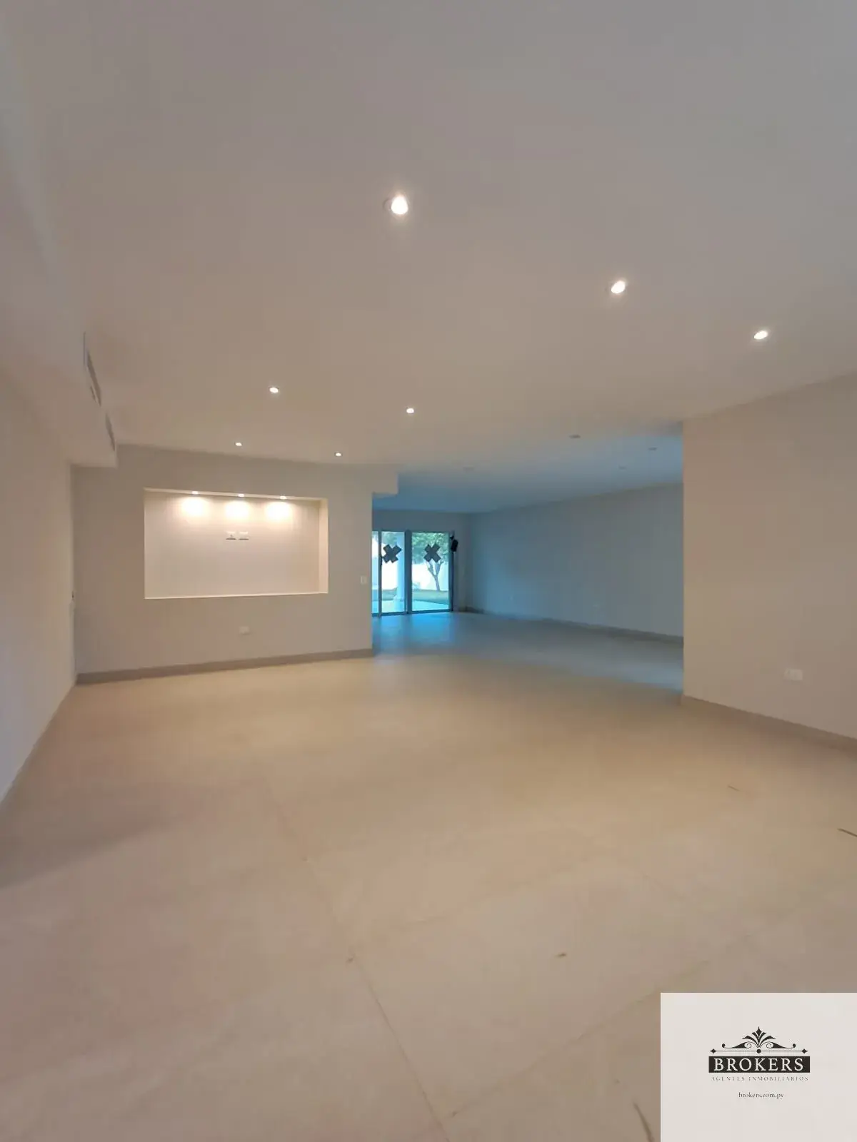 Casa de 4 dormitorios en Alquiler en Mariscal Estigarribia, Asunción - Image 3