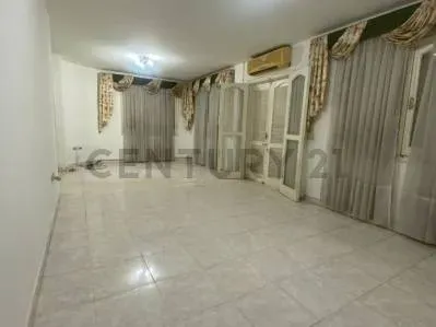 Casa de 4 dormitorios en Alquiler en Hipódromo, Asunción