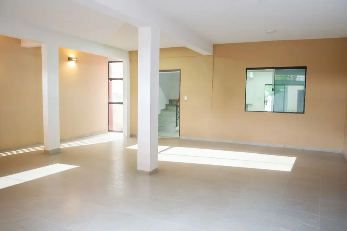 Casa de 4 dormitorios en Venta en Tercer Barrio, Luque - Image 3
