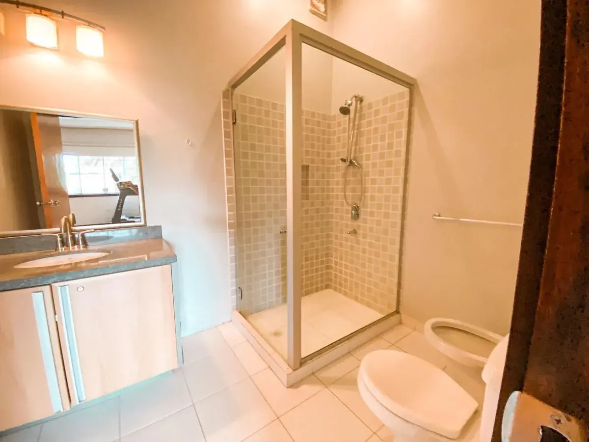 Casa de 4 dormitorios en Venta en Asunción - Image 13