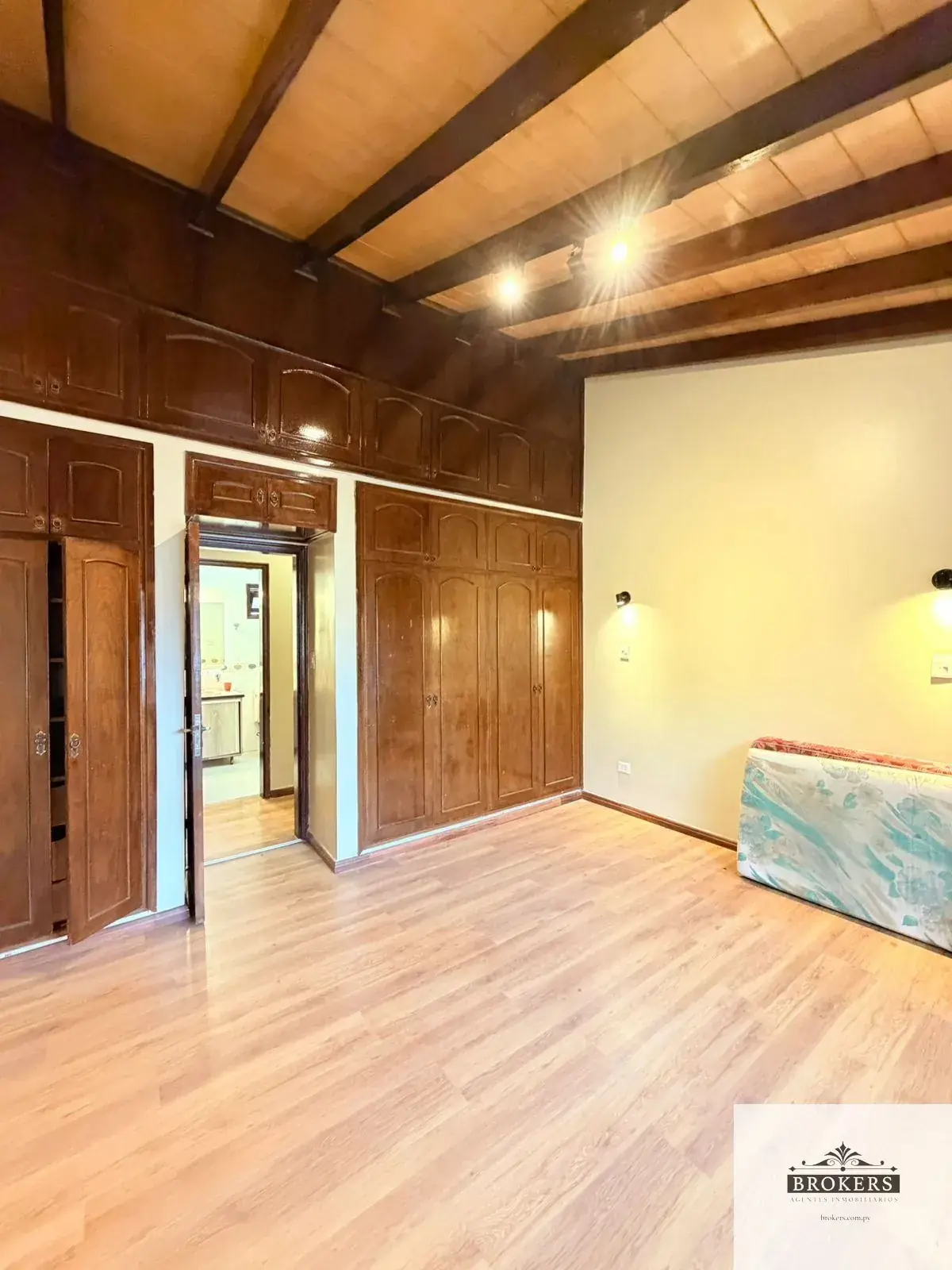 Casa de 4 dormitorios en Venta en Laguna Grande, Fernando de la Mora - Image 19