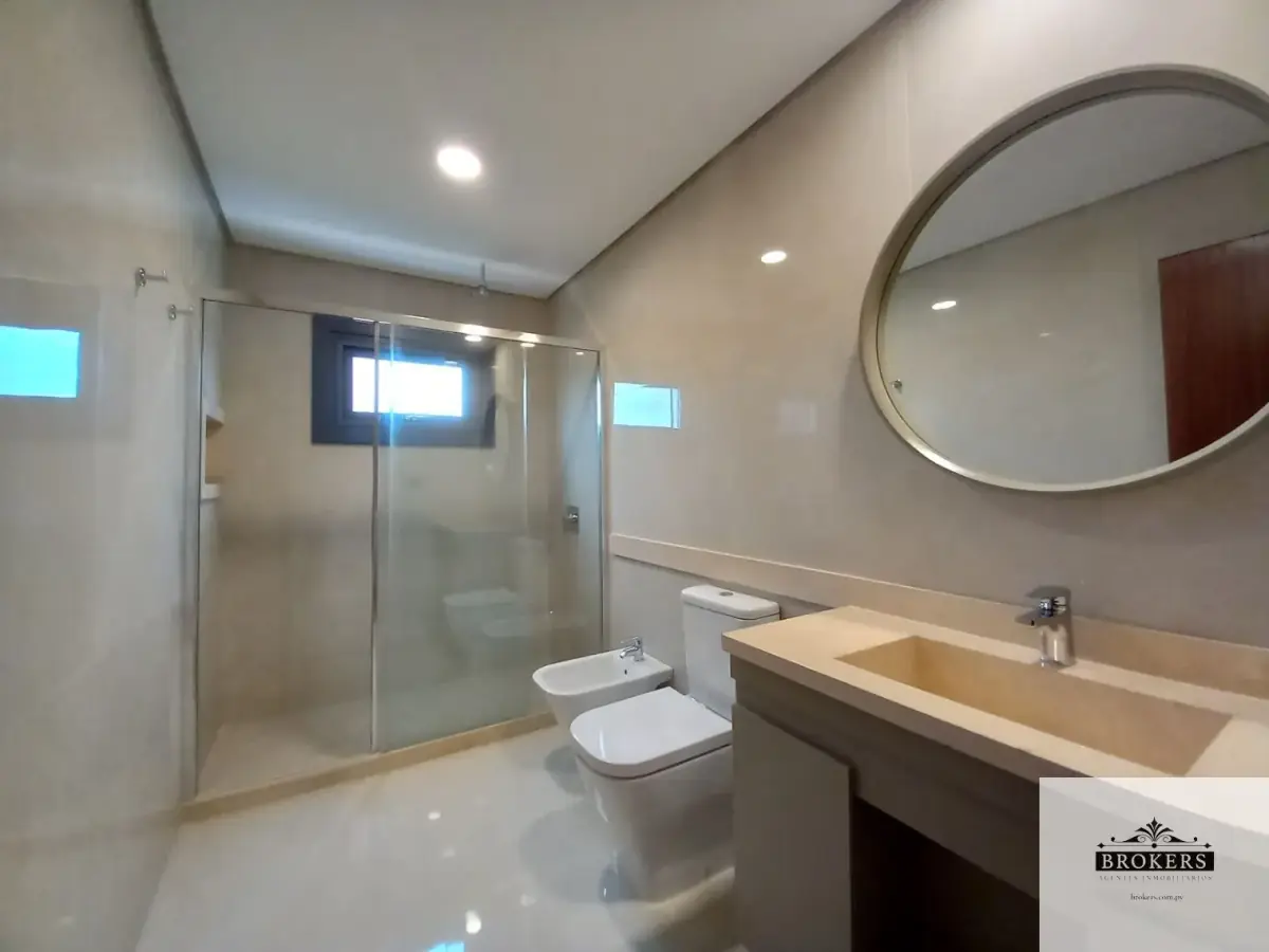 2-Bedroom Apartment for Rent in Madame Lynch, Asunción - Image 11