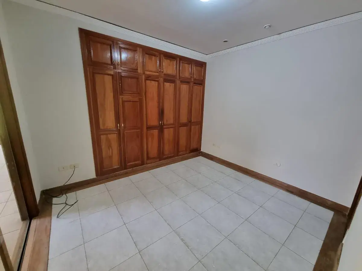 Casa de 5 dormitórios à Venda em Carmelitas, Assunção - Image 18