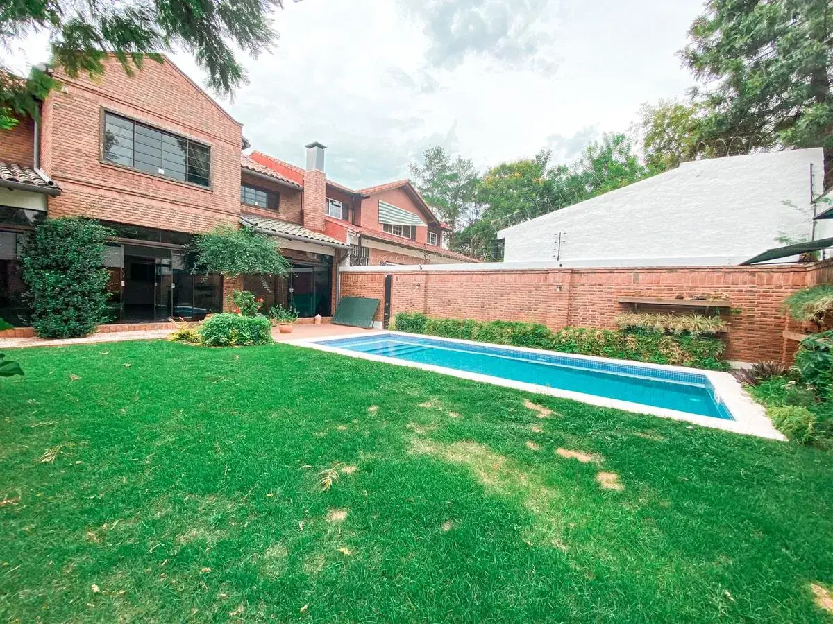 Casa de 4 dormitorios en Venta en Asunción - Image 2