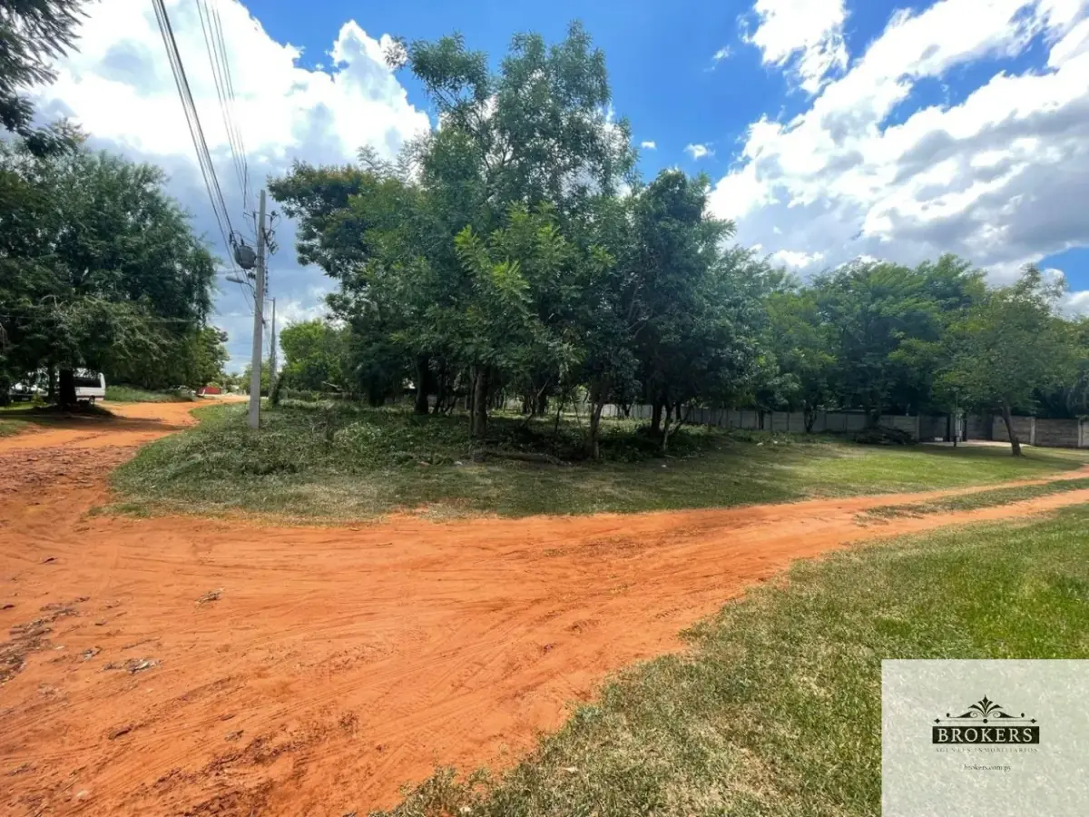 Terreno de 1,600m² en Venta en Loma Merlo, Luque - Image 3