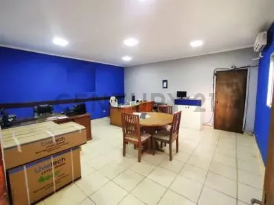 Depósito de 812.6m² à Venda em Mora Kue, Luque