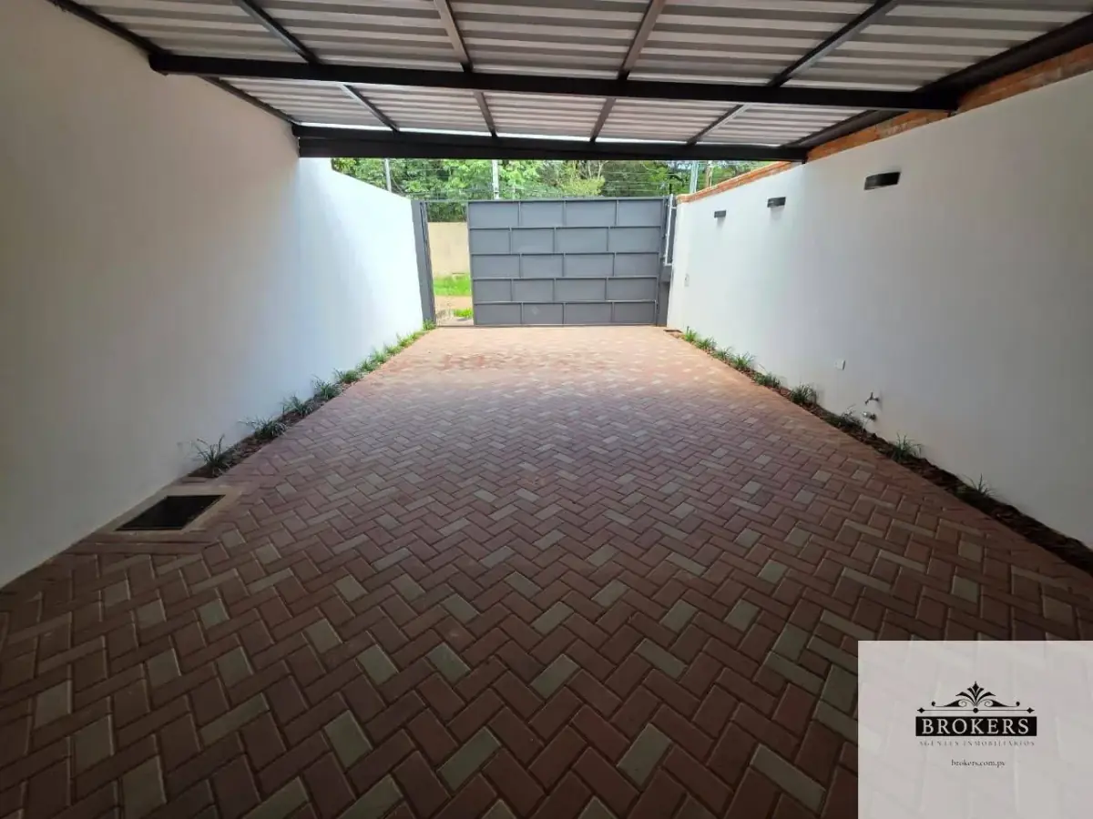 3-Bedroom House for Sale in Primer Barrio, Luque - Image 4